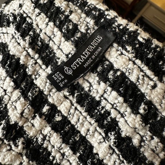 Stradivarius Black and White Houndstooth Crop Top - Picture 9 of 9